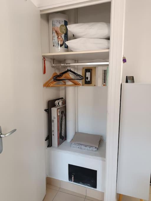Studio Renove Dans Residence De Vacances Avec Grande Piscine Chauffee, Parking Et Terrasse Agde Exteriör bild